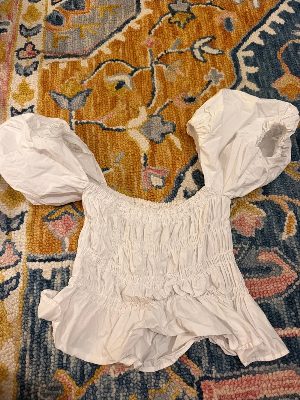 NWOT ASTR The label White Smocked Puff Sleeve Top SZ S